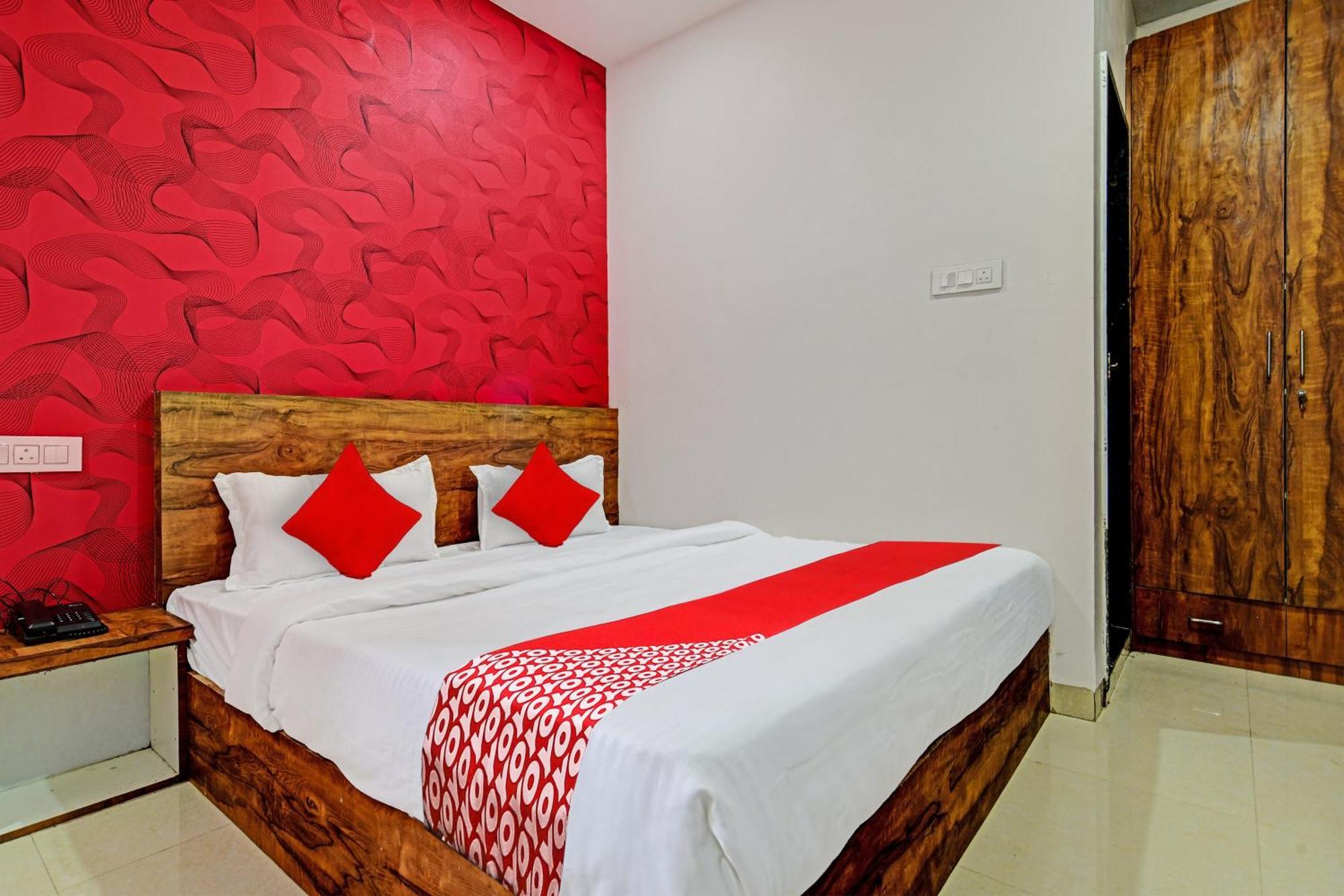Oyo Flagship Hotel Blue Tick Indore Eksteriør billede