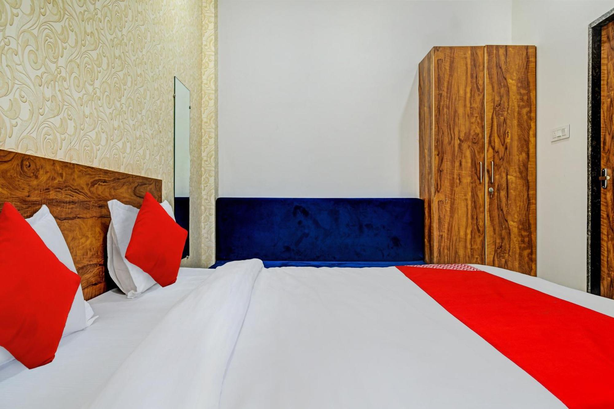 Oyo Flagship Hotel Blue Tick Indore Eksteriør billede