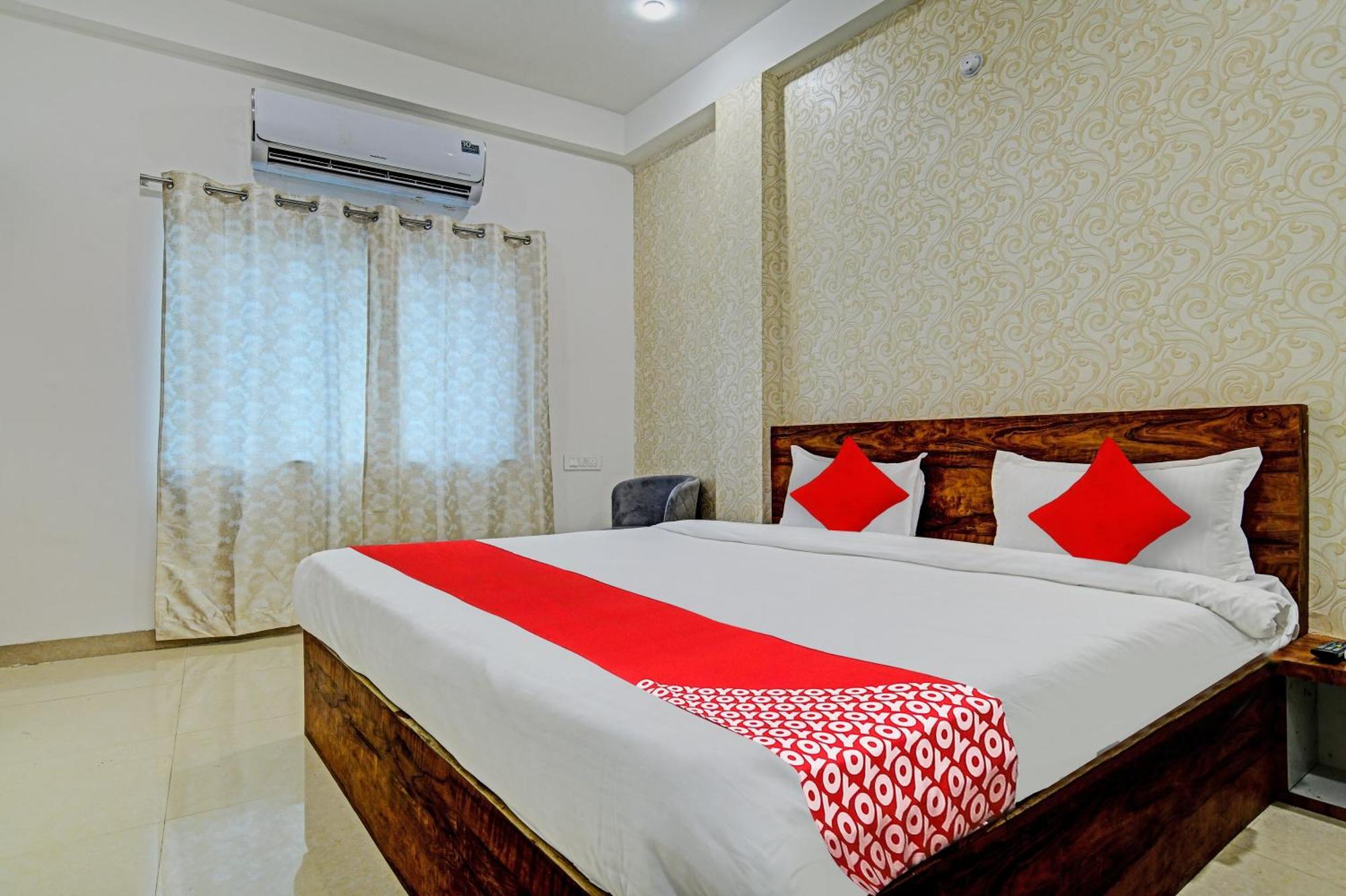 Oyo Flagship Hotel Blue Tick Indore Eksteriør billede