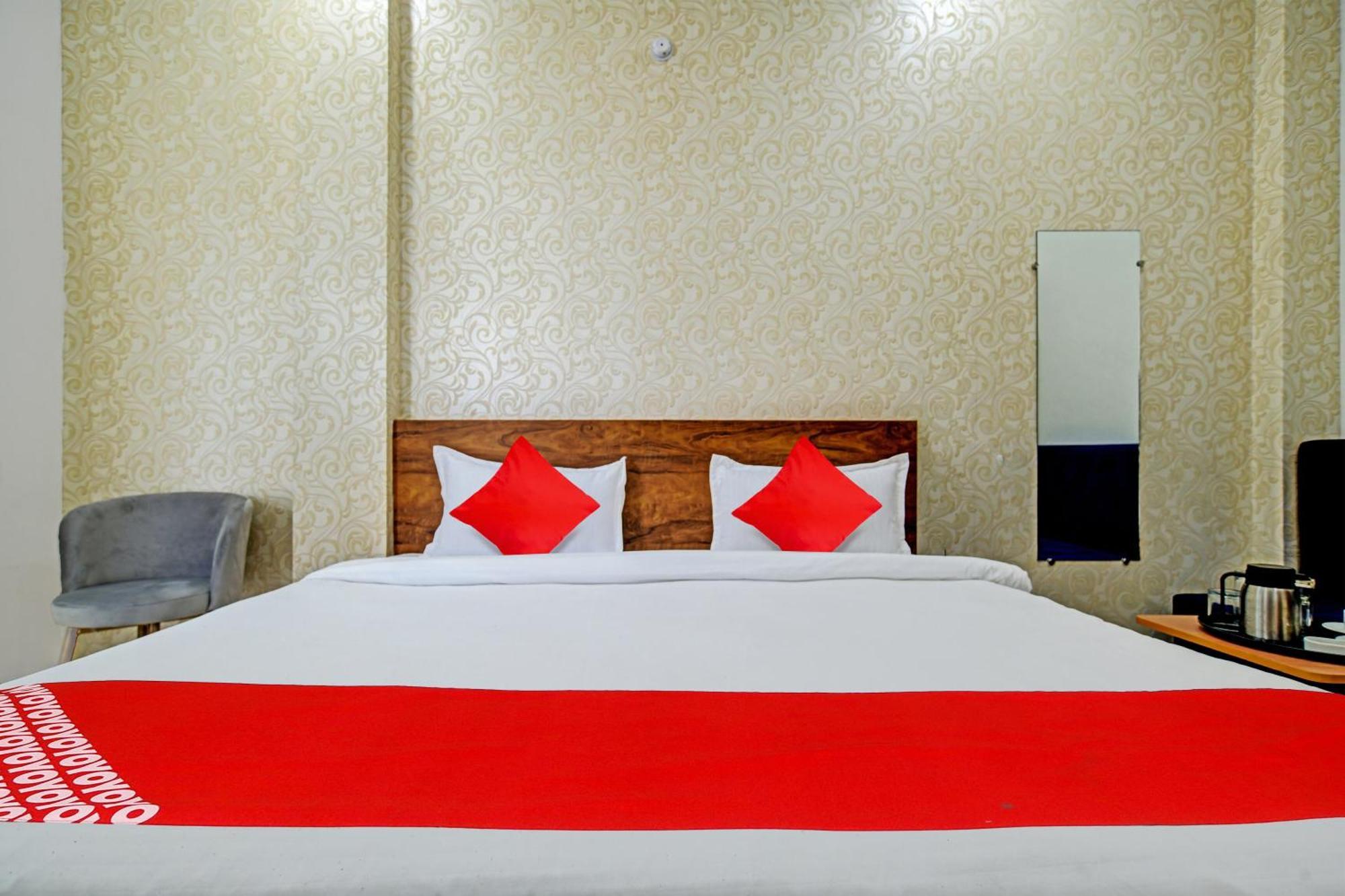 Oyo Flagship Hotel Blue Tick Indore Eksteriør billede